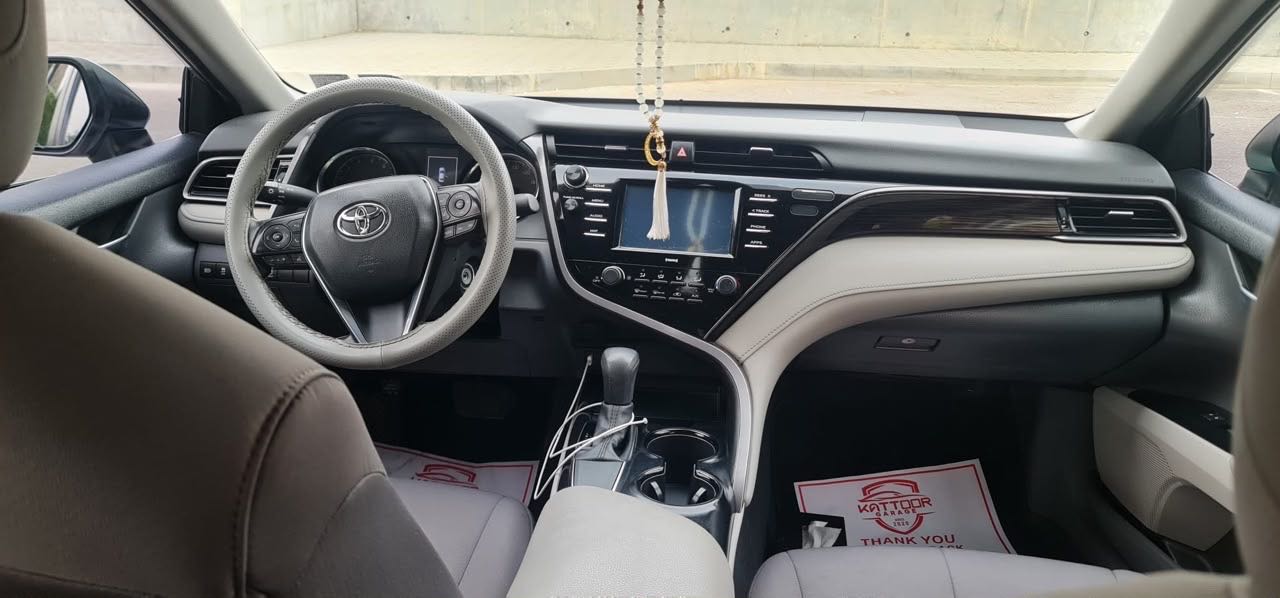 Car Image 2020 TOYOTA CAMRY LE