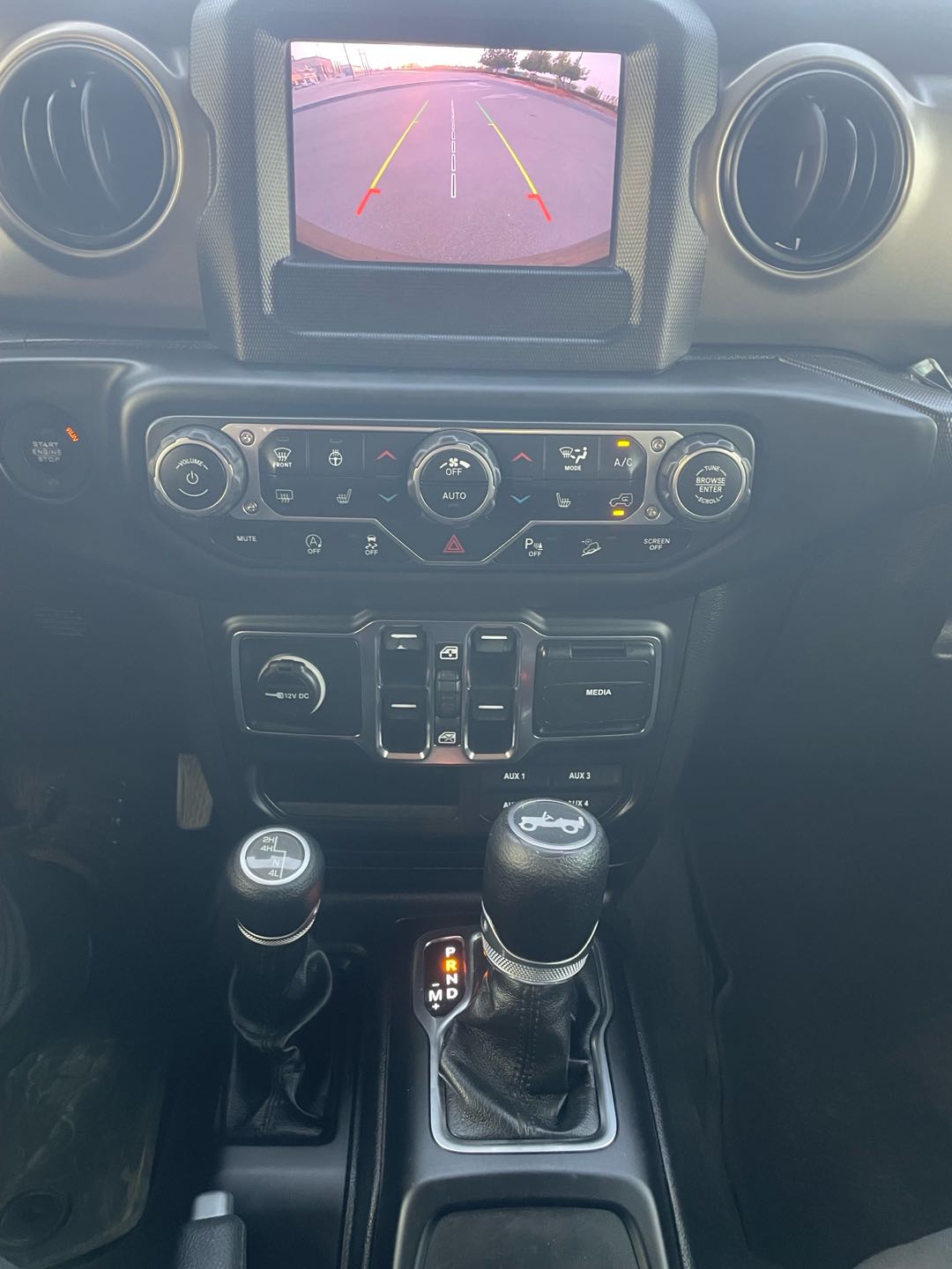 Car Image 2018 JEEP WRANGLER Sport