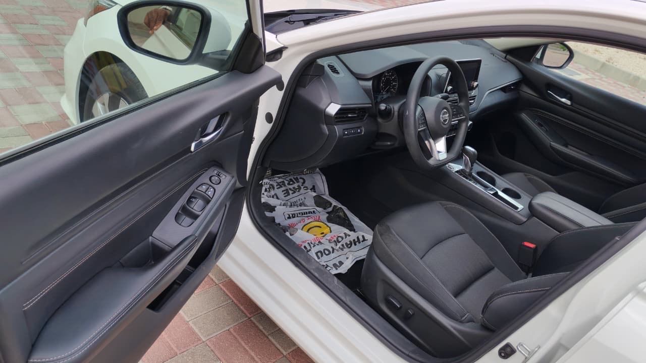 Car Image 2019 NISSAN ALTIMA SR
