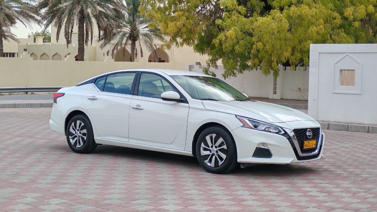 Car Image 2019 NISSAN ALTIMA SR