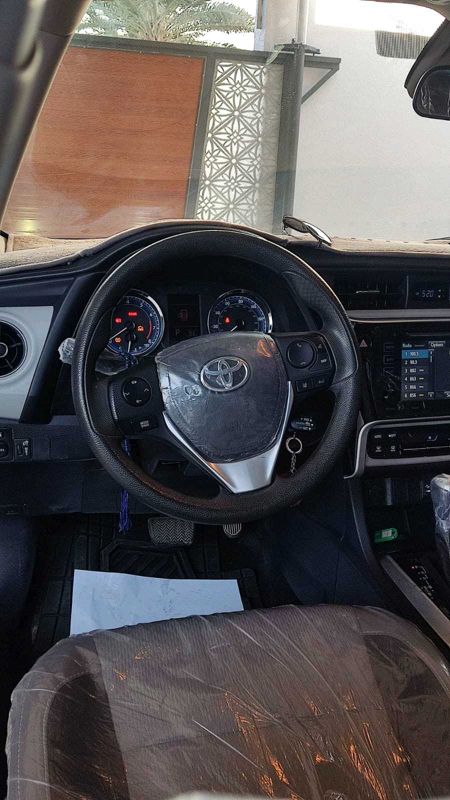 Car Image 2018 TOYOTA COROLLA LE