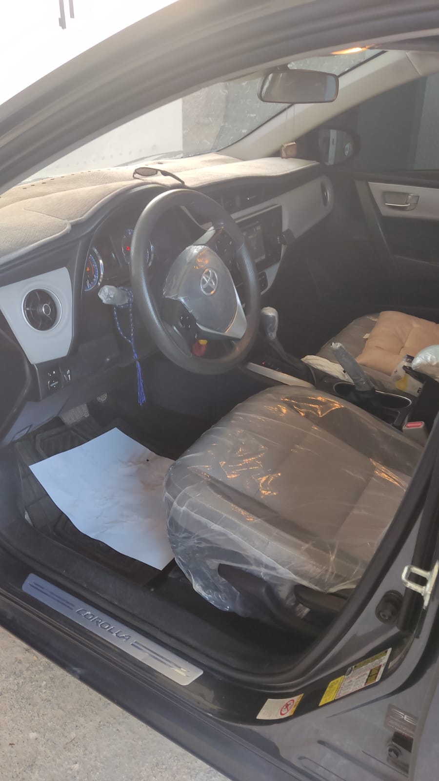 Car Image 2018 TOYOTA COROLLA LE