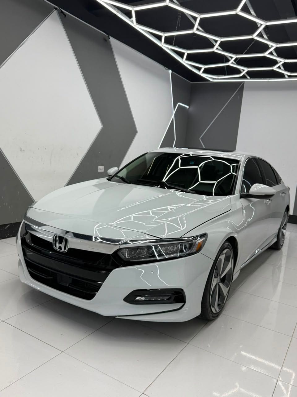 Car Image 2020 HONDA ACCORD TOURING