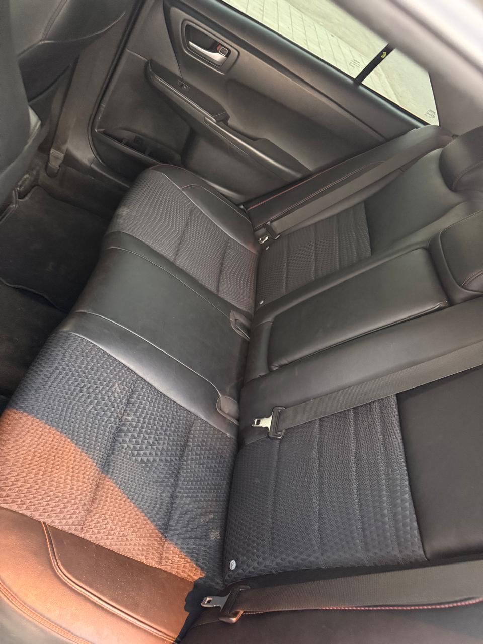 Car Image 2015 TOYOTA CAMRY SE
