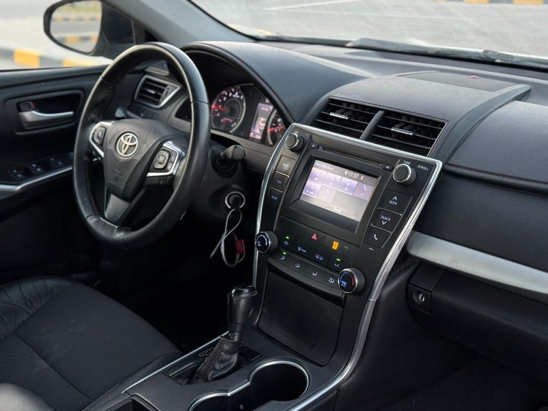 Car Image 2017 TOYOTA CAMRY SE