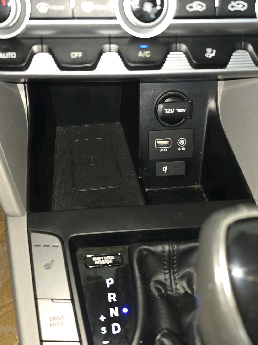 Car Image 2019 HYUNDAI ELANTRA LIMITED