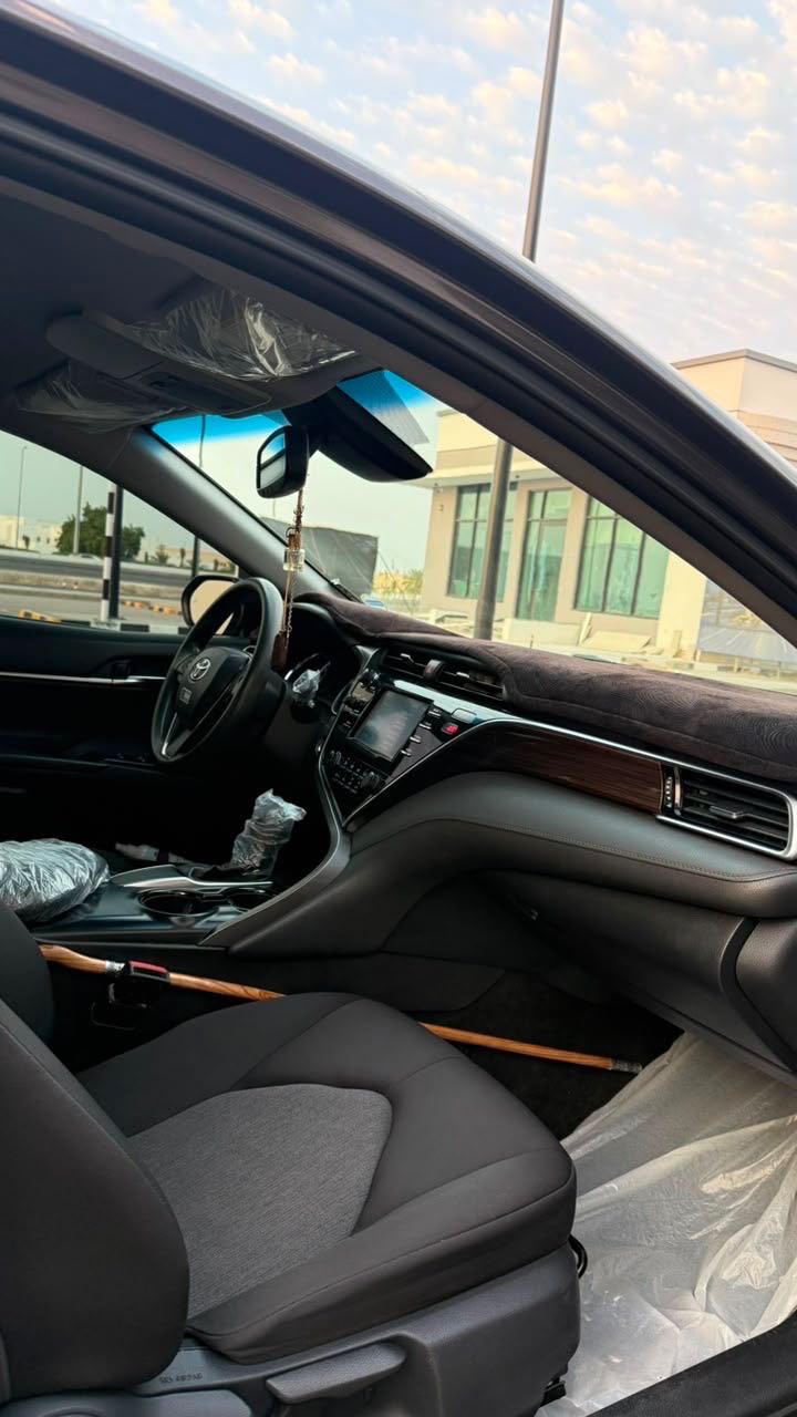 Car Image 2018 TOYOTA CAMRY LE