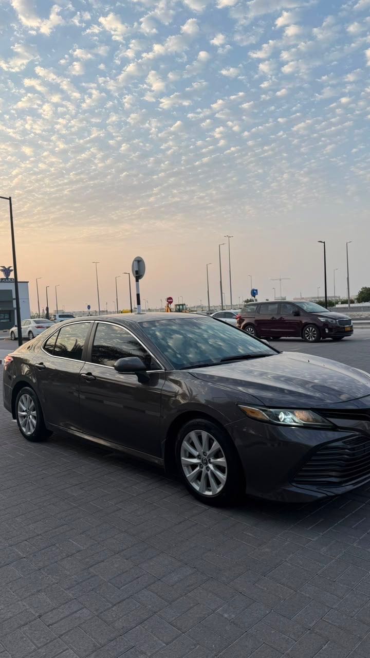 Car Image 2018 TOYOTA CAMRY LE