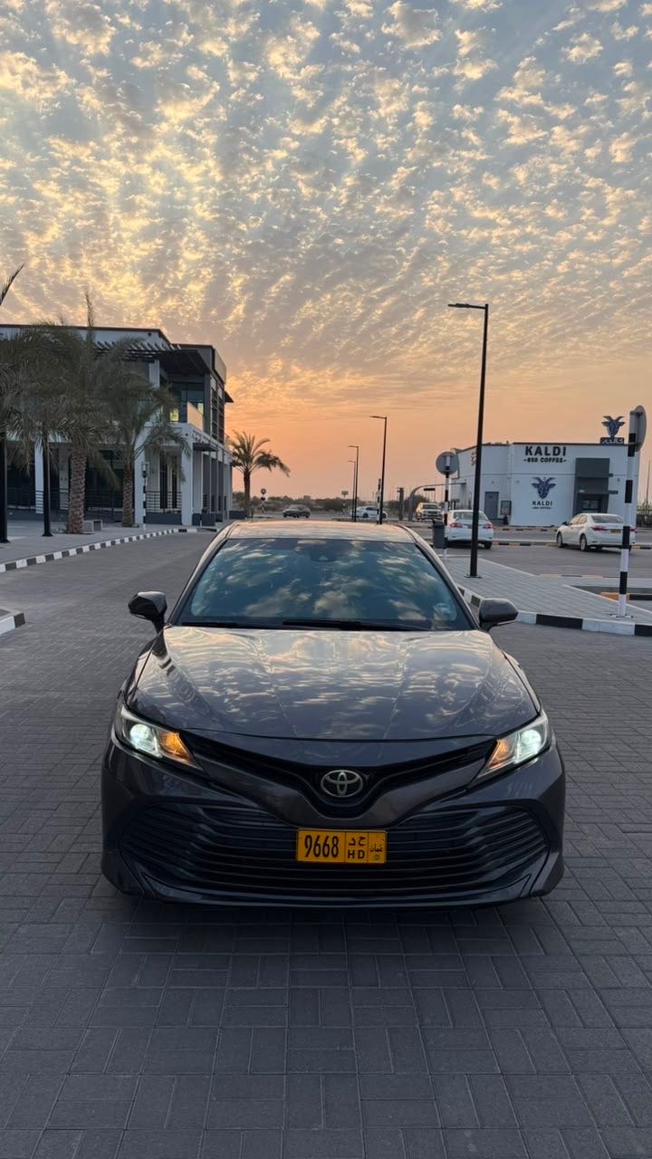 Car Image 2018 TOYOTA CAMRY LE