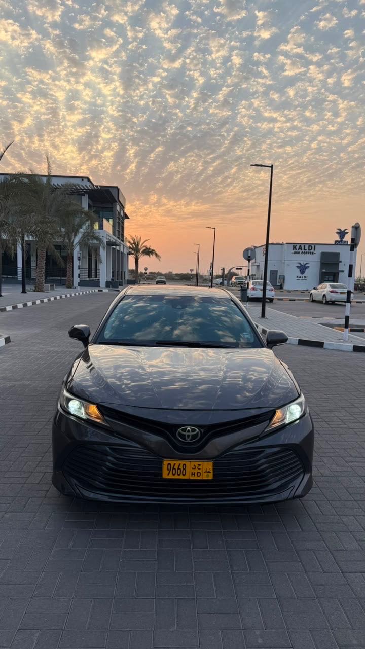 Car Image 2018 TOYOTA CAMRY LE