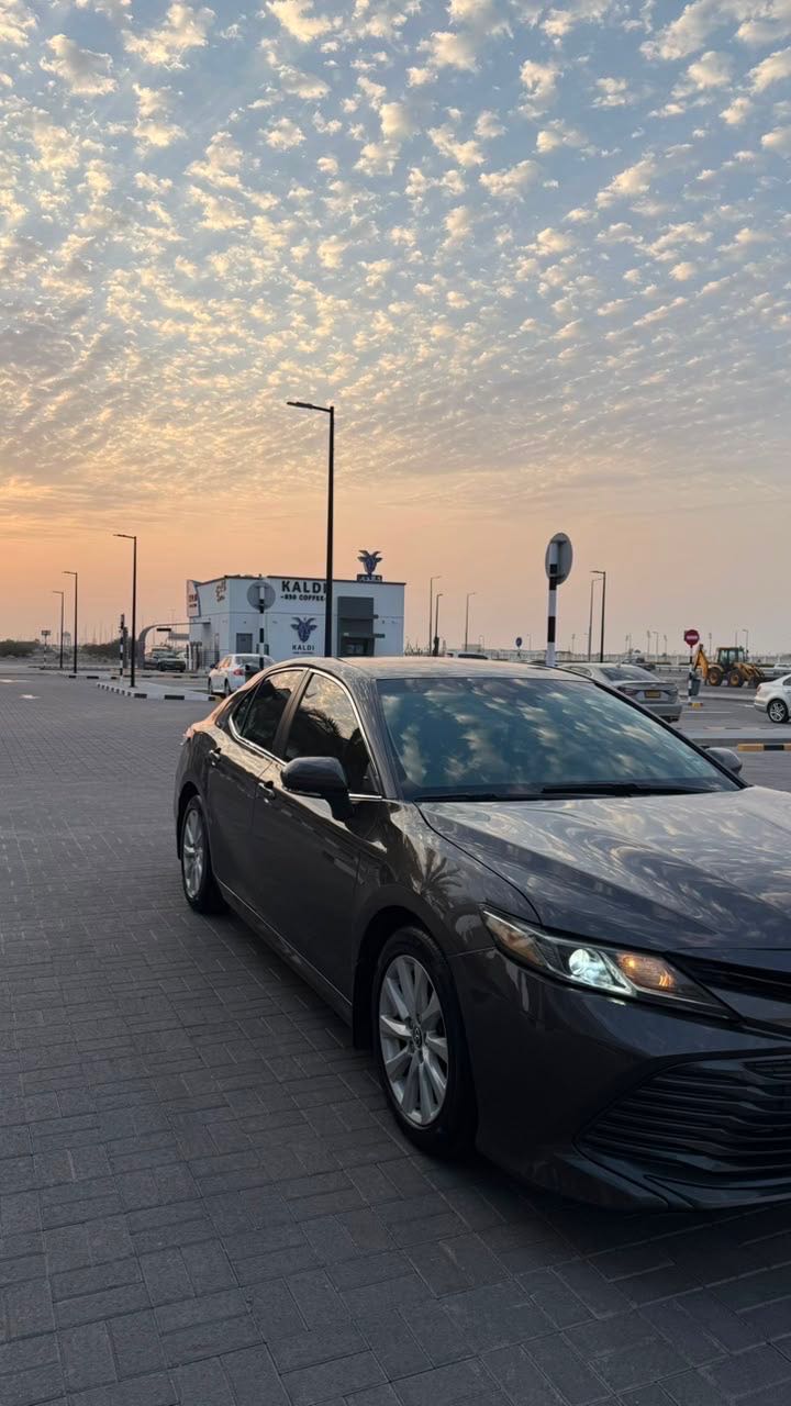 Car Image 2018 TOYOTA CAMRY LE
