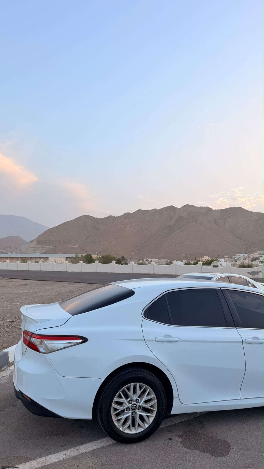 Car Image 2019 TOYOTA CAMRY LE