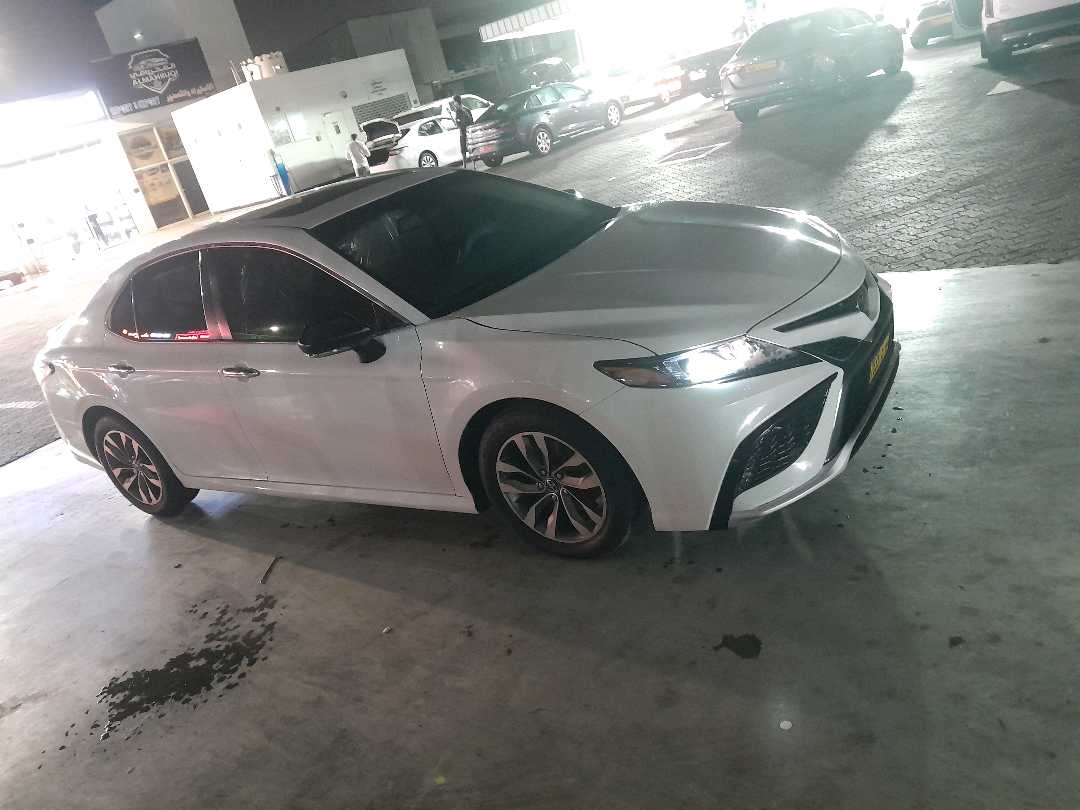 Car Image 2019 TOYOTA CAMRY GLE