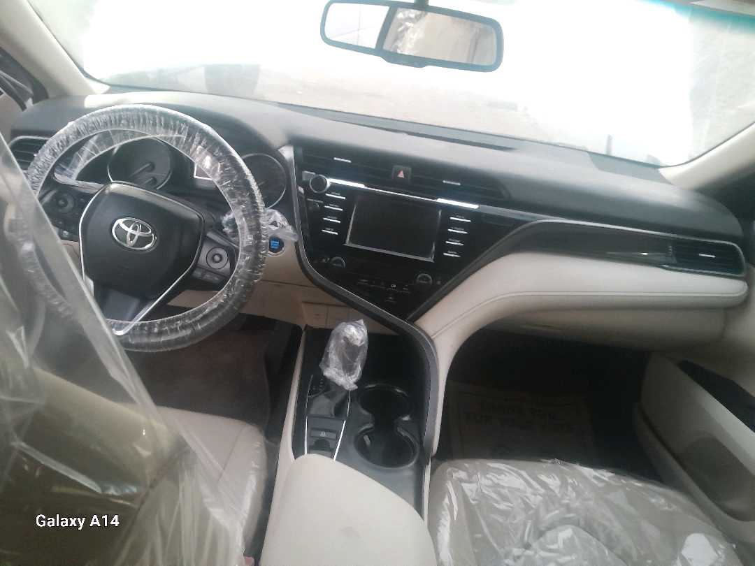 Car Image 2019 TOYOTA CAMRY GLE