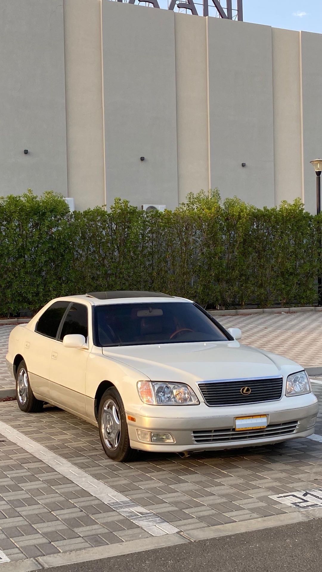Car Image 1999 LEXUS LS 400