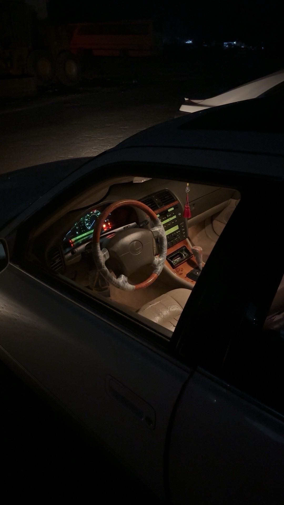 Car Image 1999 LEXUS LS 400