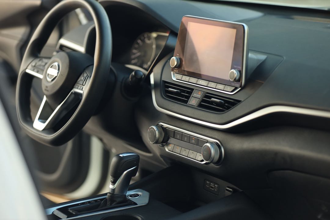 Car Image 2019 NISSAN ALTIMA S