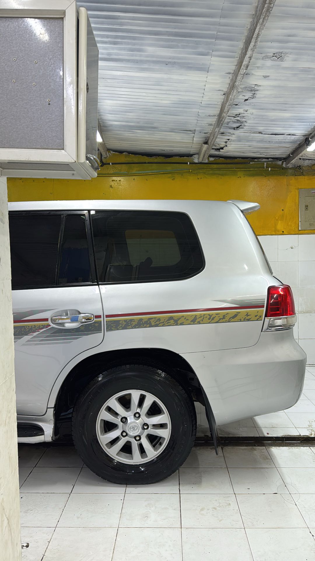 Car Image 2008 TOYOTA LAND CRUISER GX