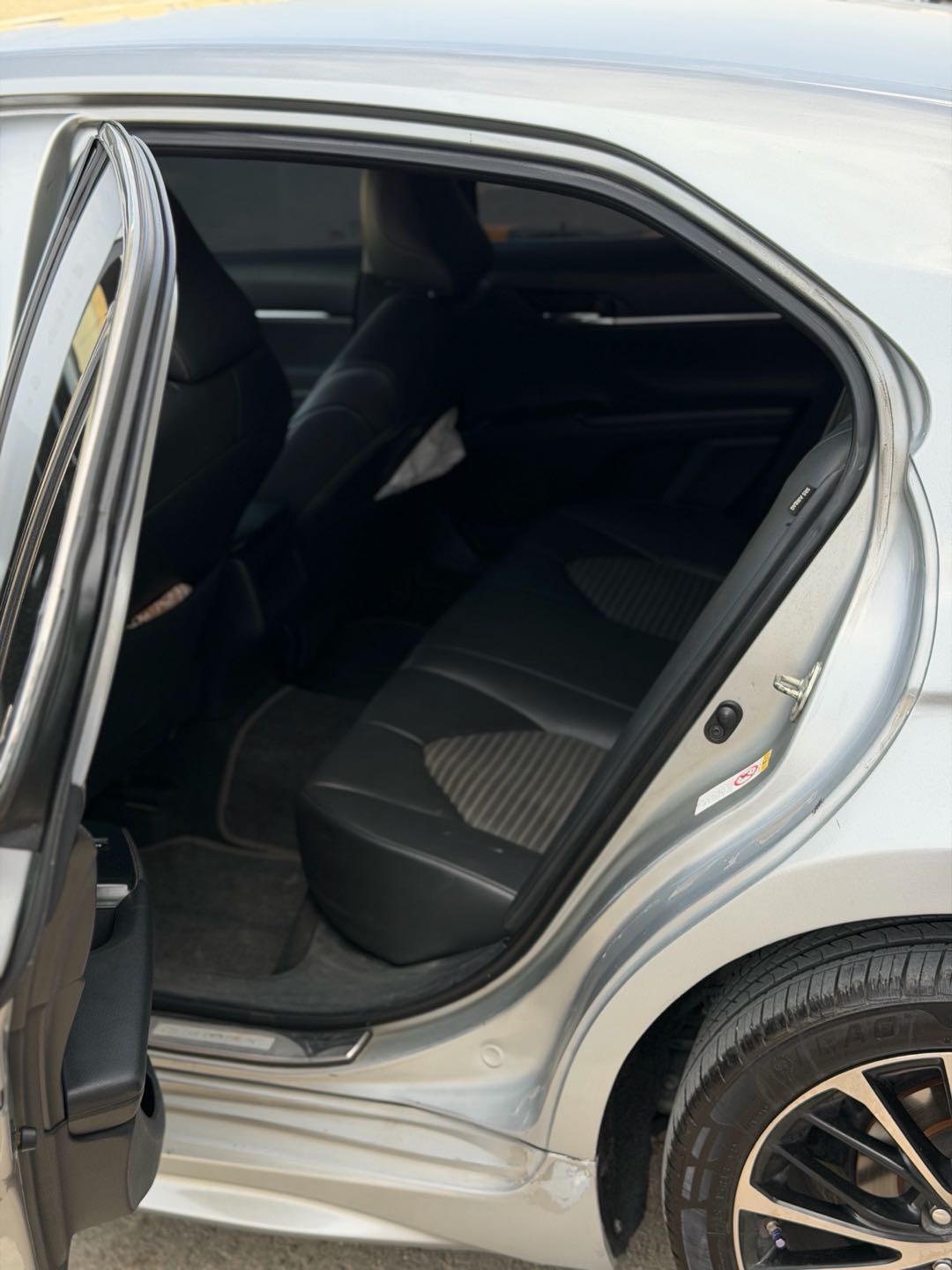 Car Image 2018 TOYOTA CAMRY SE