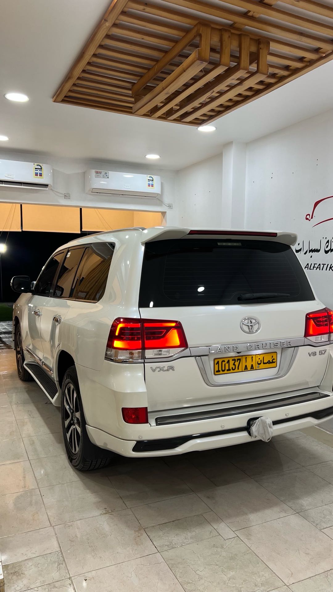Car Image 2016 TOYOTA LAND CRUISER VX.R