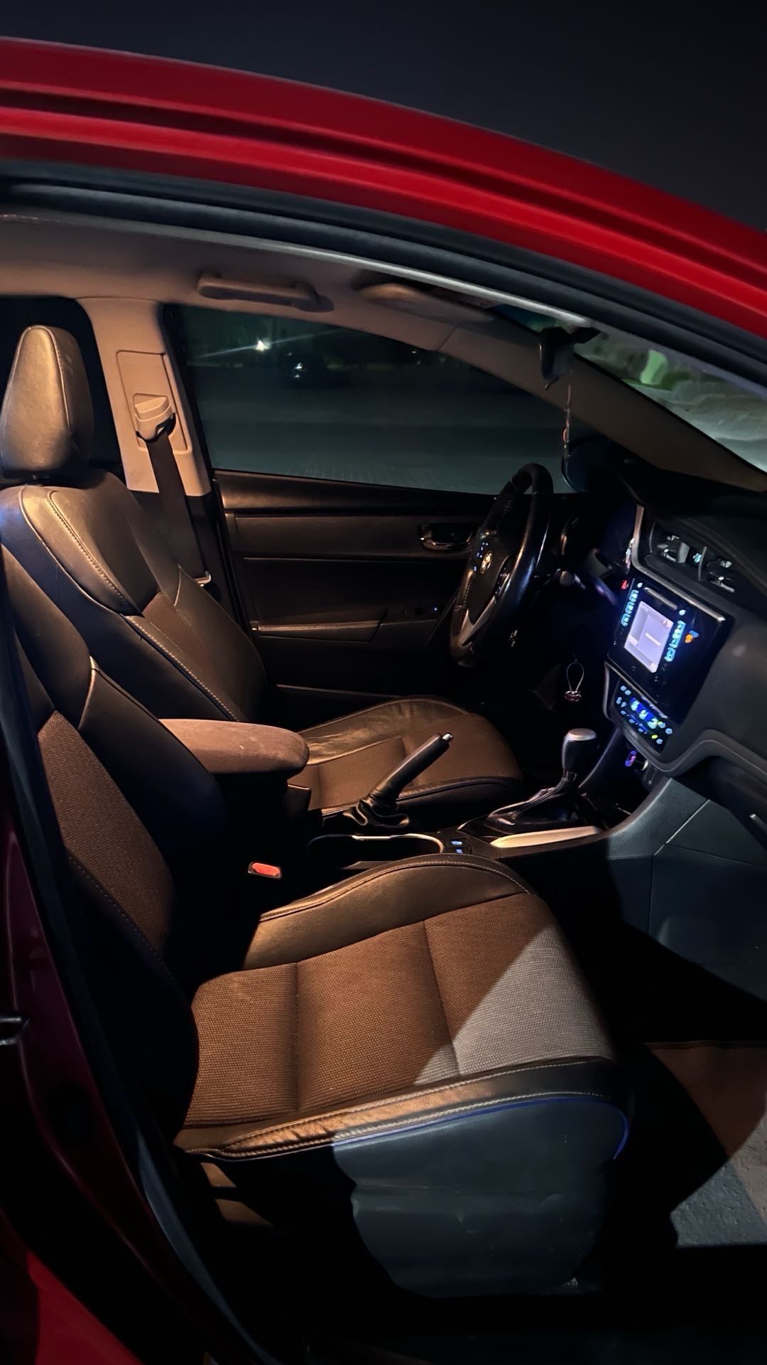Car Image 2019 TOYOTA COROLLA SE