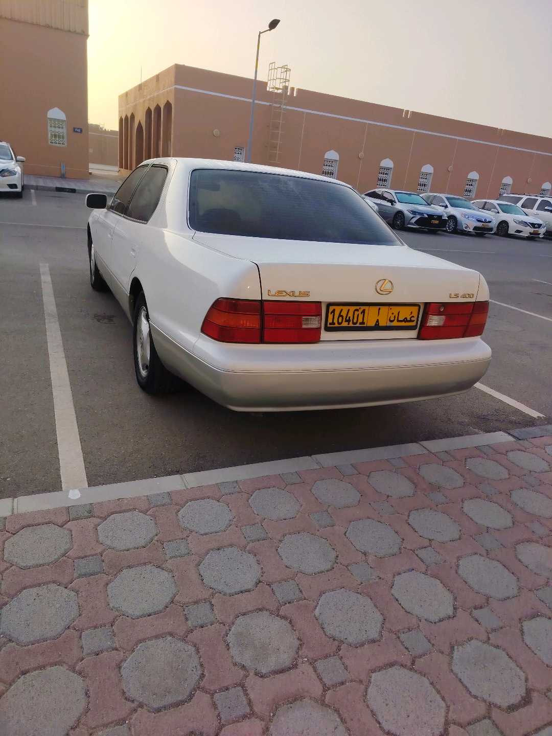 Car Image 1998 LEXUS LS 400