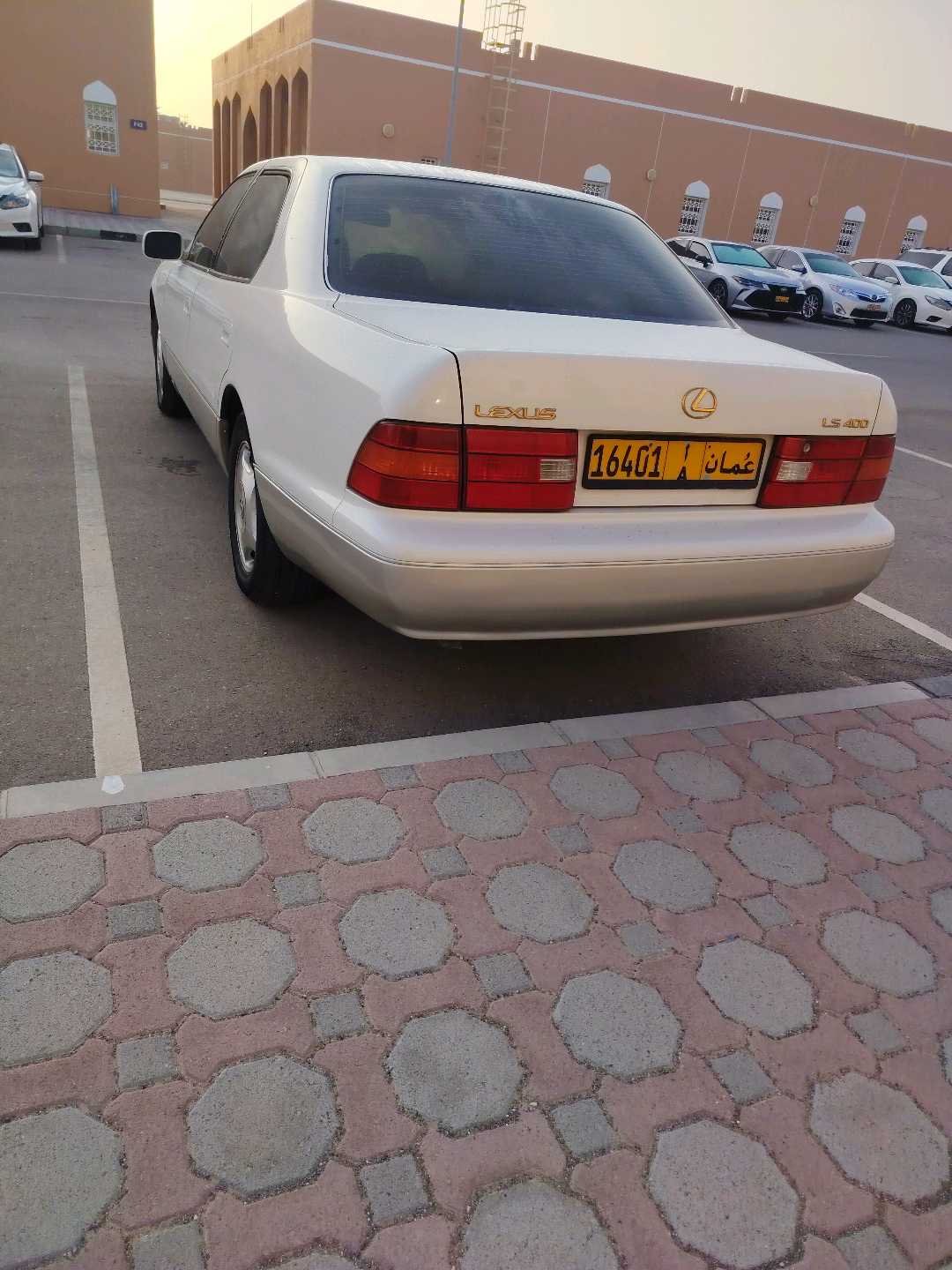 Car Image 1998 LEXUS LS 400