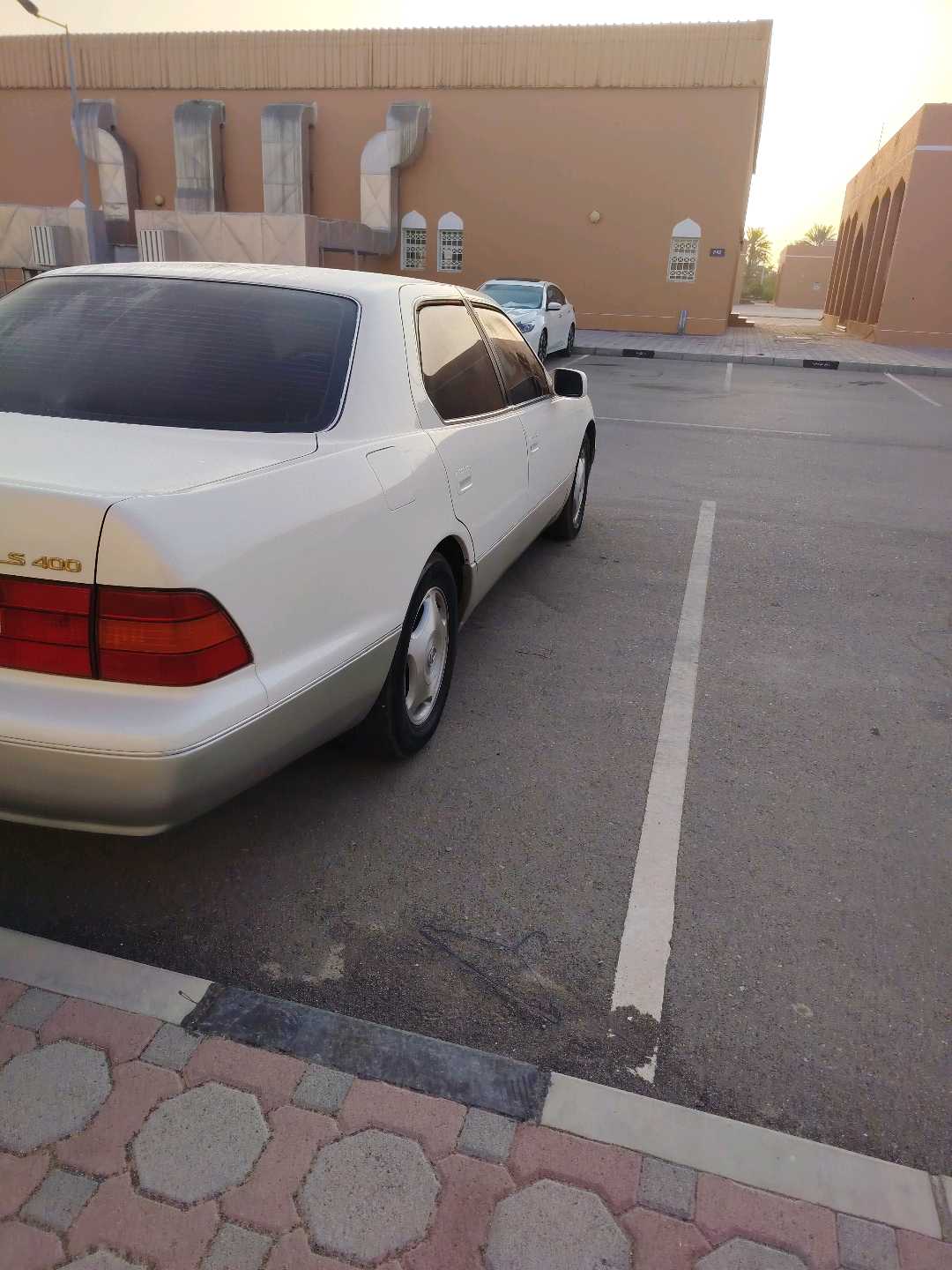 Car Image 1998 LEXUS LS 400