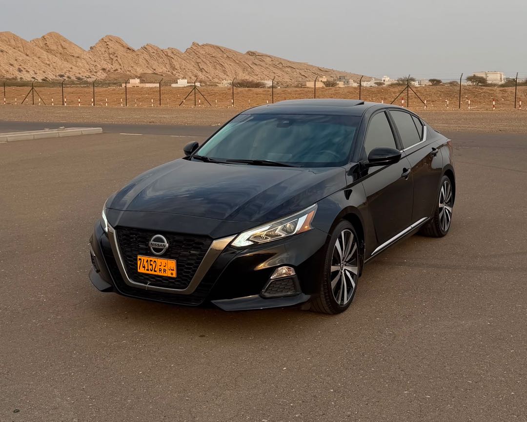 Car Image 2020 NISSAN ALTIMA SR