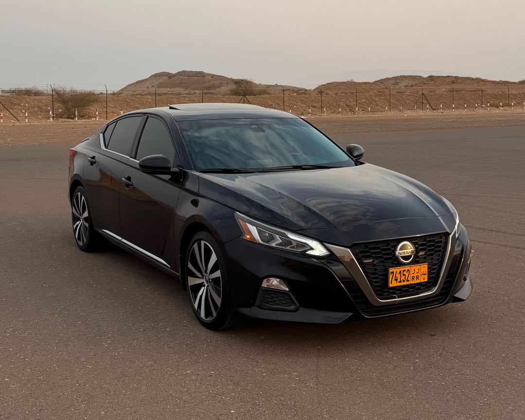 Car Image 2020 NISSAN ALTIMA SR