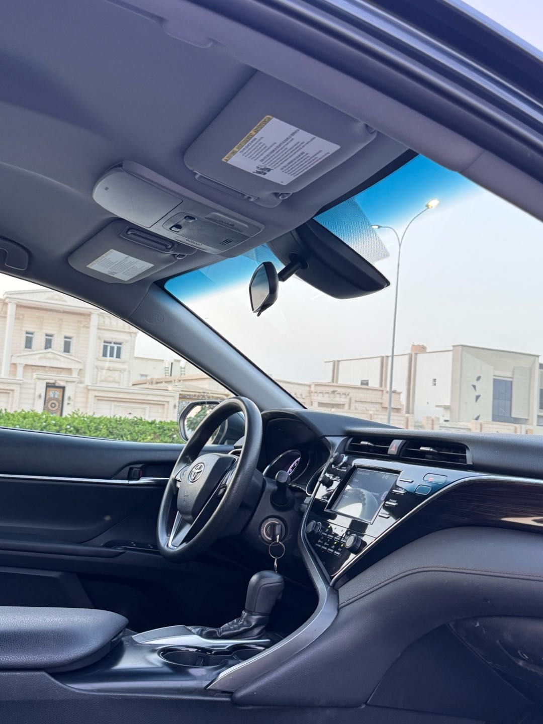 Car Image 2019 TOYOTA CAMRY LE