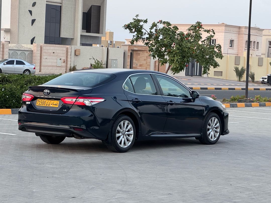 Car Image 2019 TOYOTA CAMRY LE