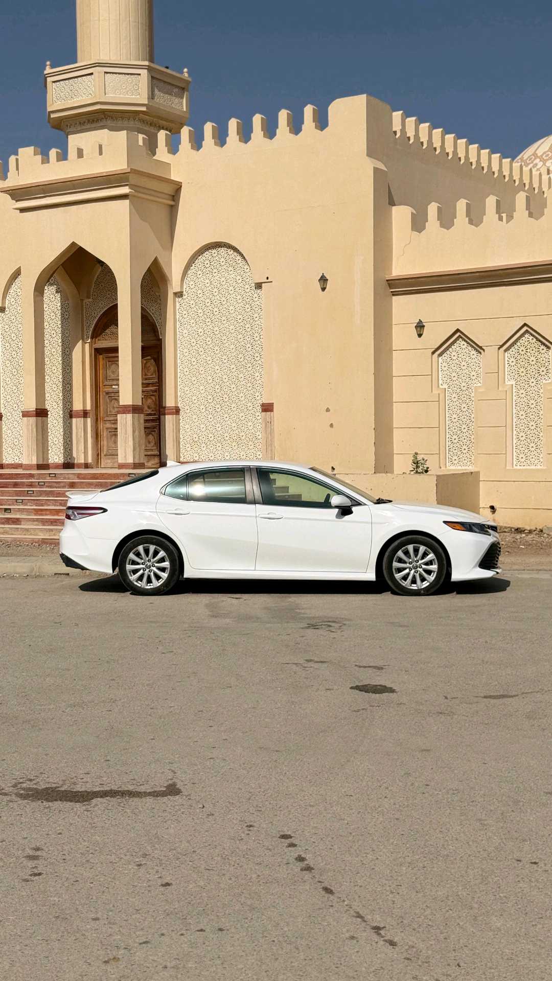 Car Image 2020 TOYOTA CAMRY LE