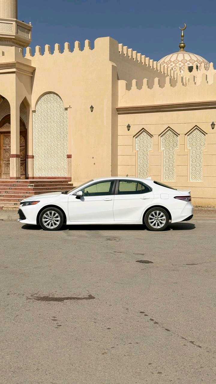 Car Image 2020 TOYOTA CAMRY LE