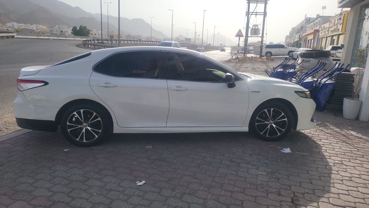 Car Image 2018 TOYOTA CAMRY LE