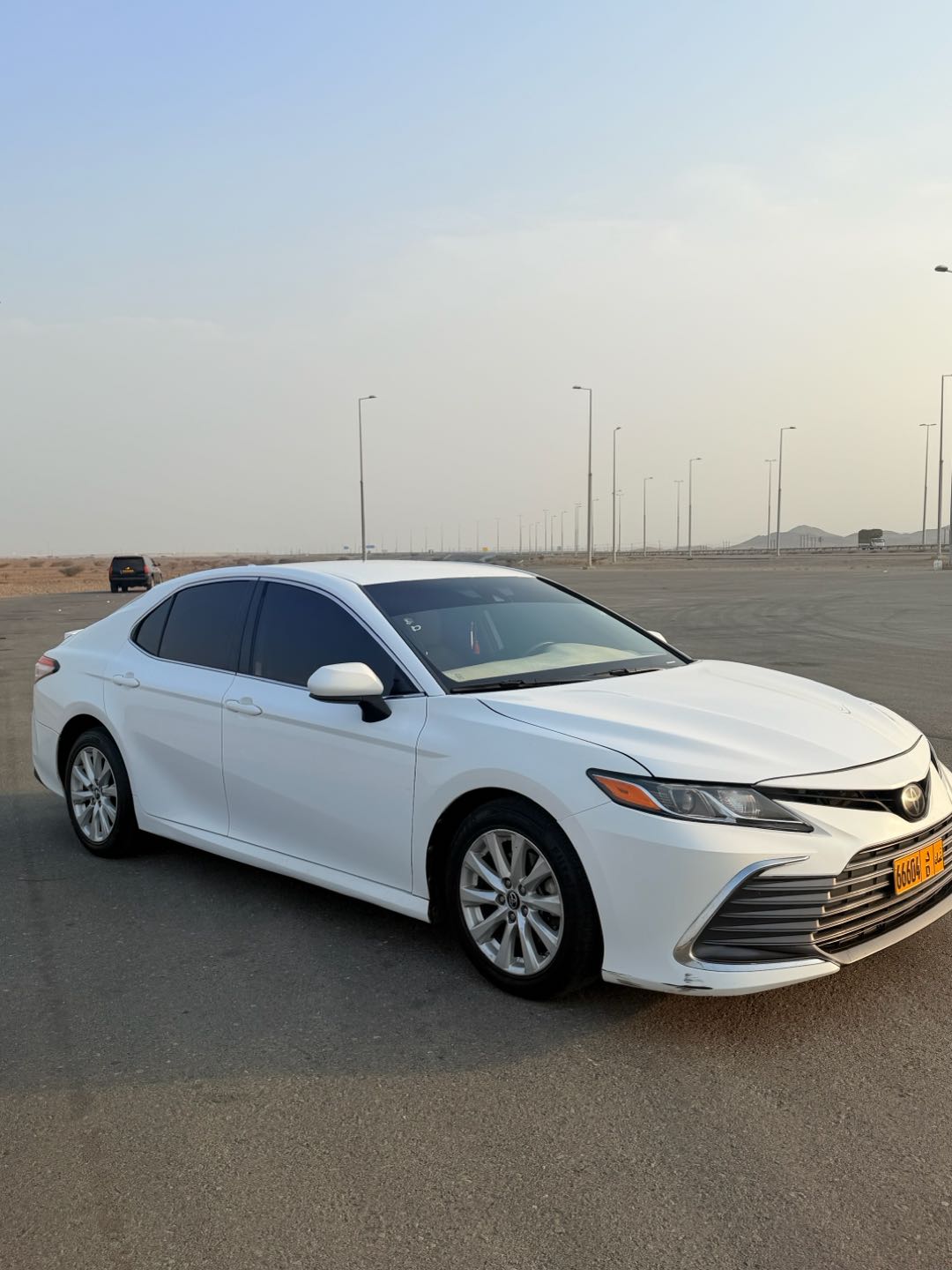 Car Image 2019 TOYOTA CAMRY LE