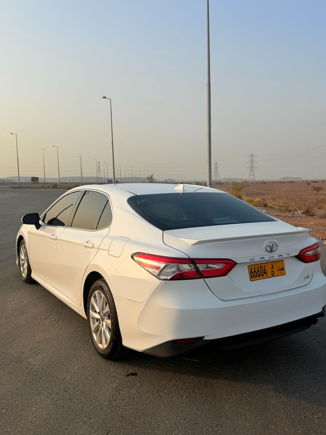 Car Image 2019 TOYOTA CAMRY LE