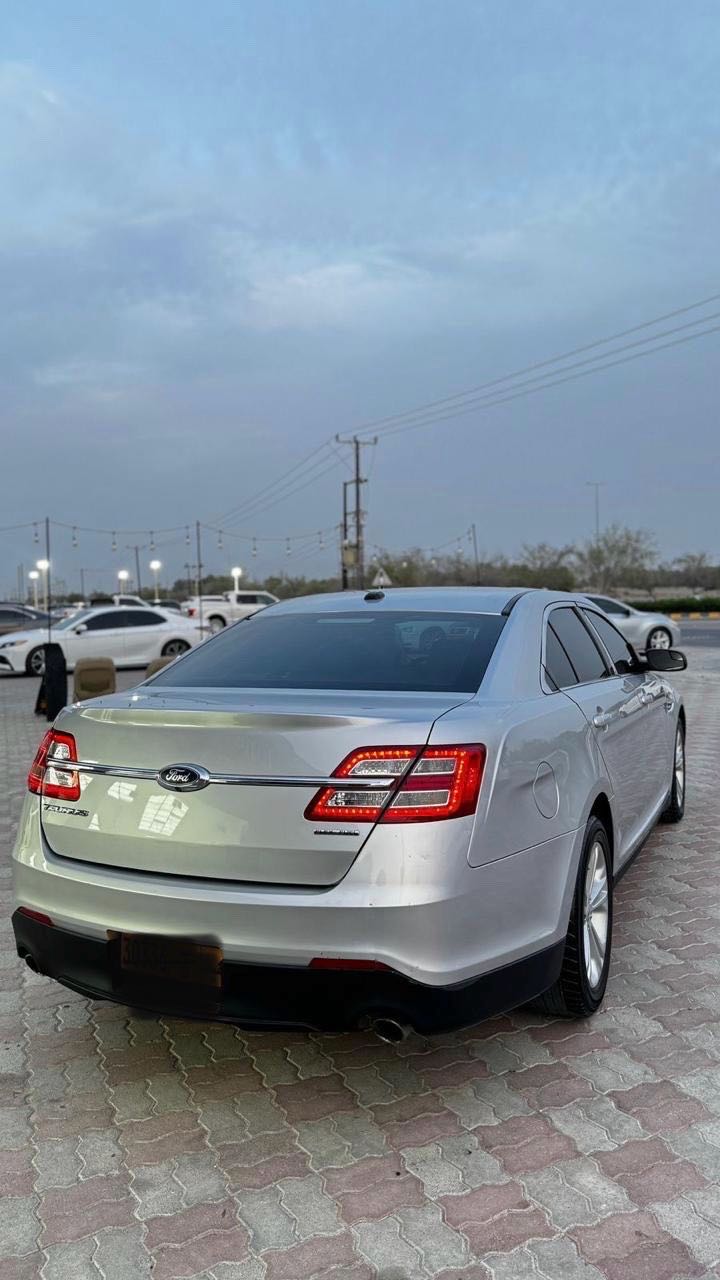 Car Image 2018 FORD TAURUS 