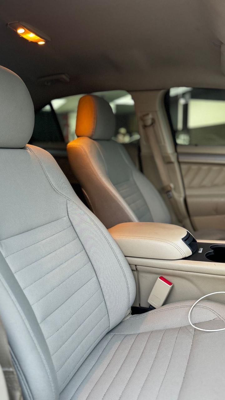 Car Image 2018 FORD TAURUS 