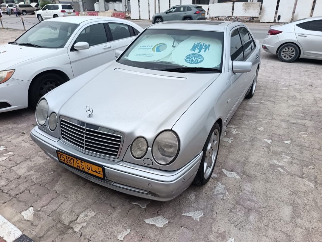 Car Image 1998 MERCEDES E Class 320