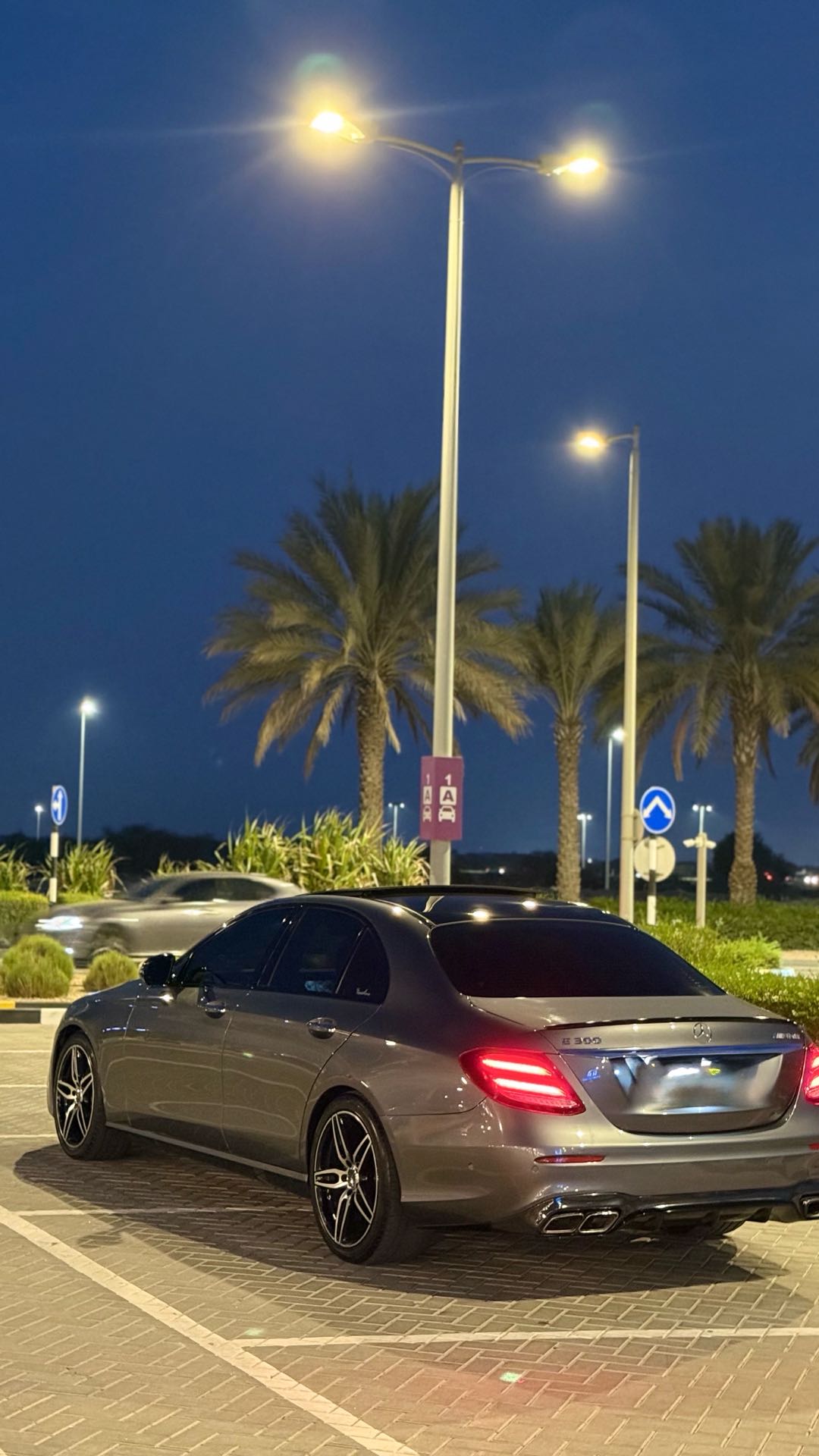 Car Image 2017 MERCEDES E Class 300