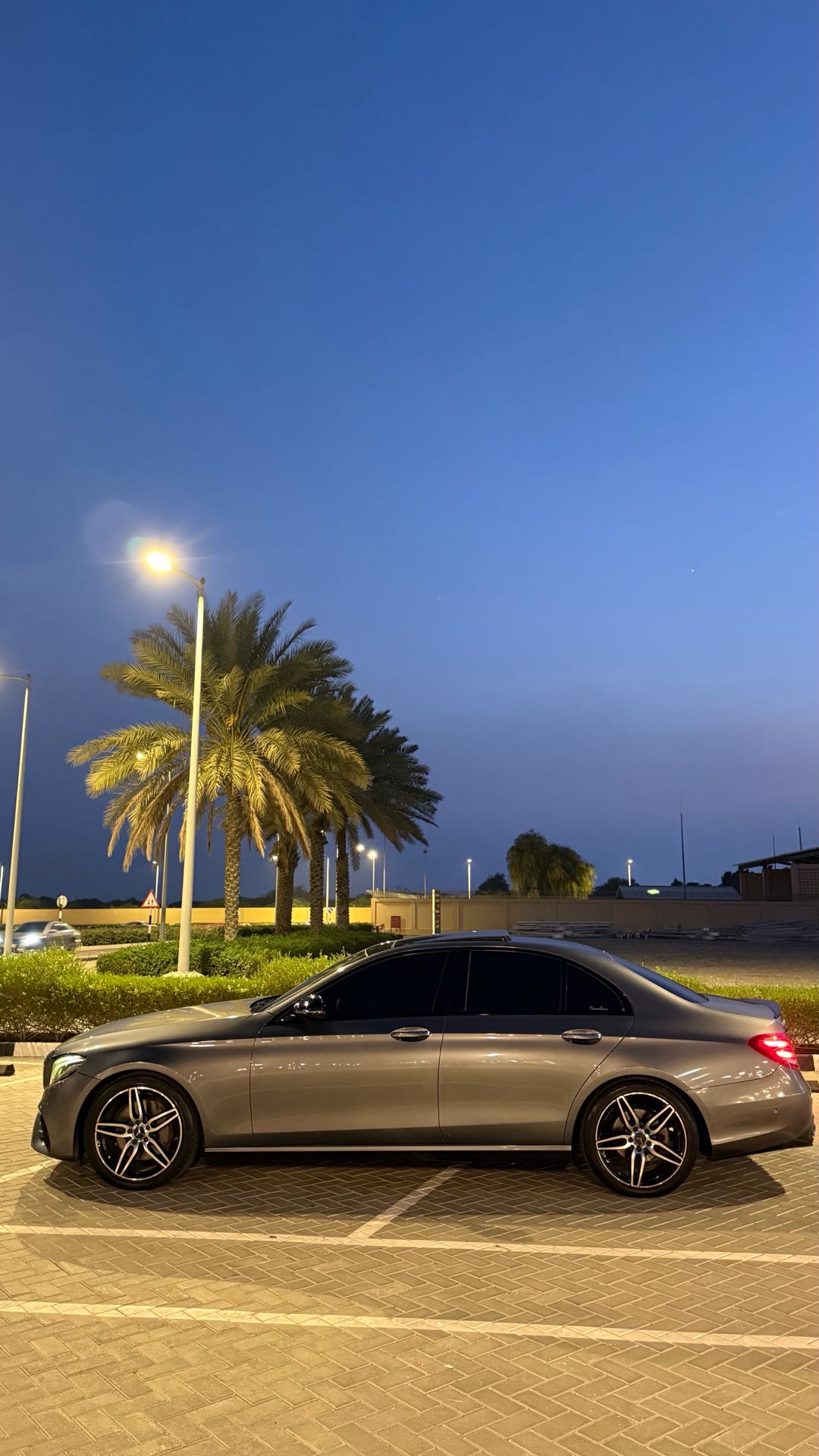 Car Image 2017 MERCEDES E Class 300