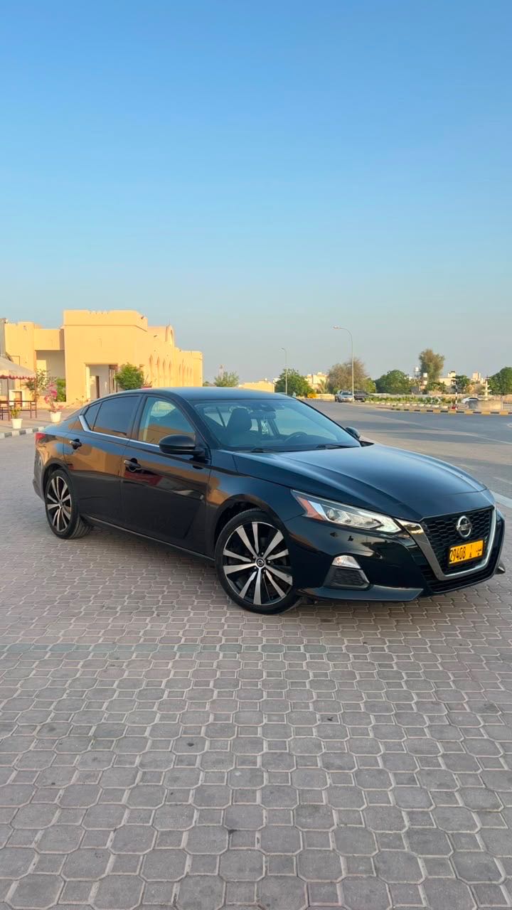 Car Image 2020 NISSAN ALTIMA SR