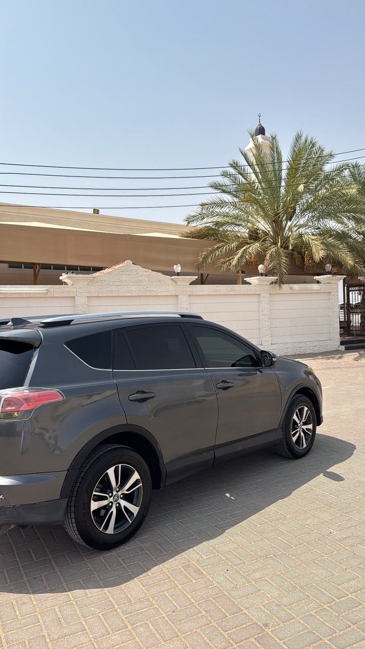 Car Image 2017 TOYOTA RAV4 XLE