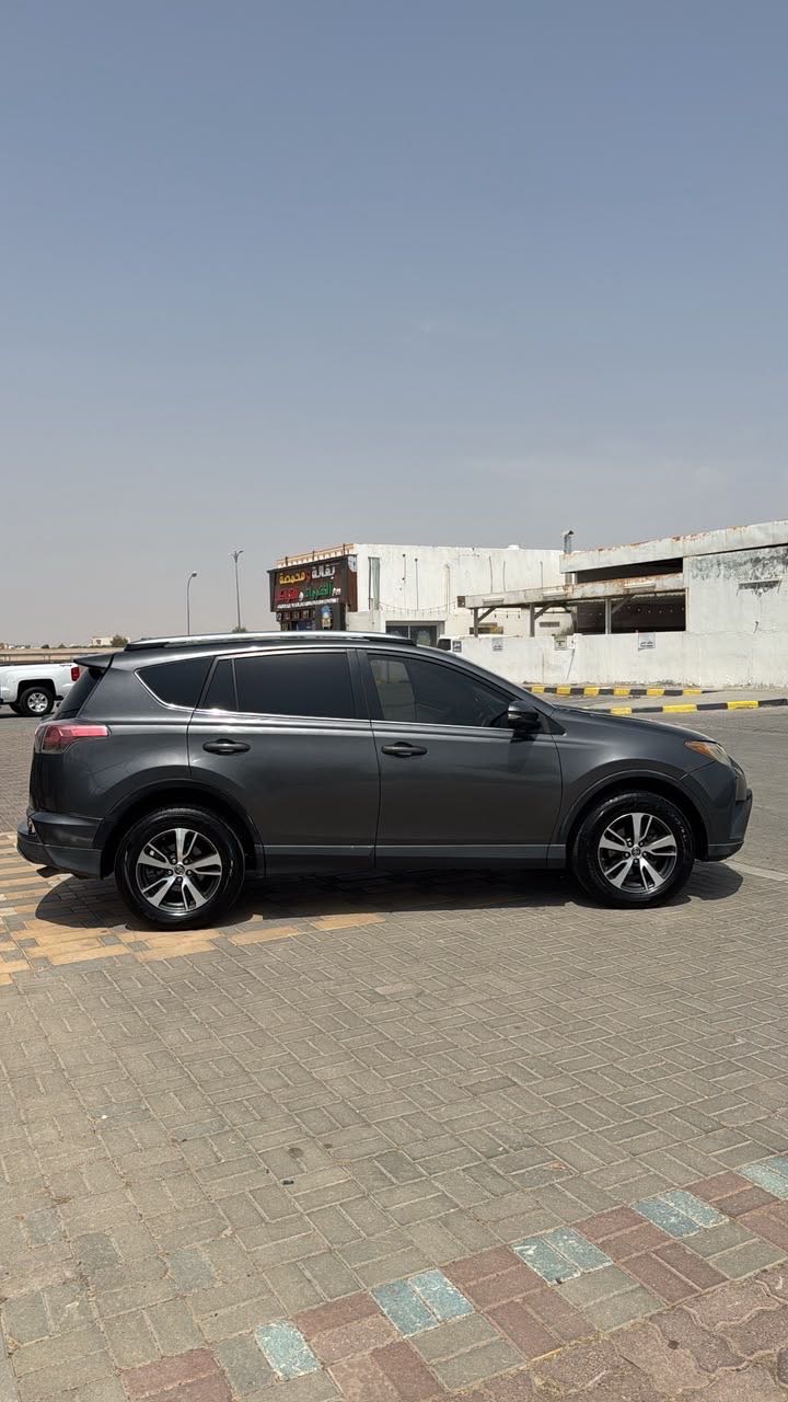 Car Image 2017 TOYOTA RAV4 XLE