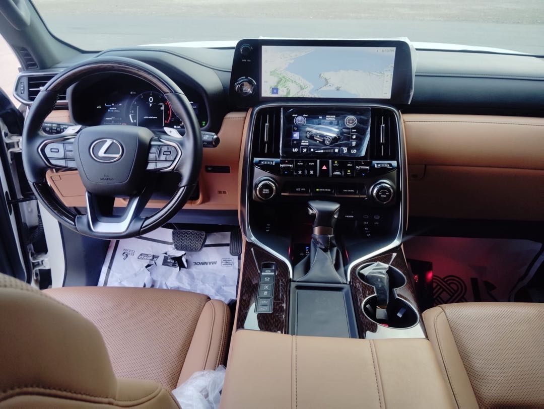 Car Image 2025 LEXUS LX 600