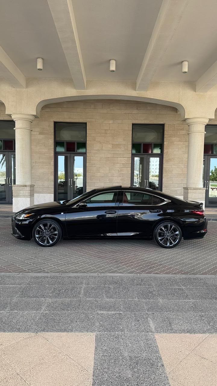 Car Image 2019 LEXUS ES F350