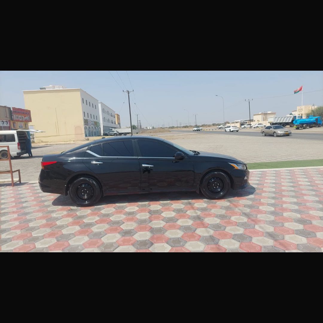 Car Image 2019 NISSAN ALTIMA S