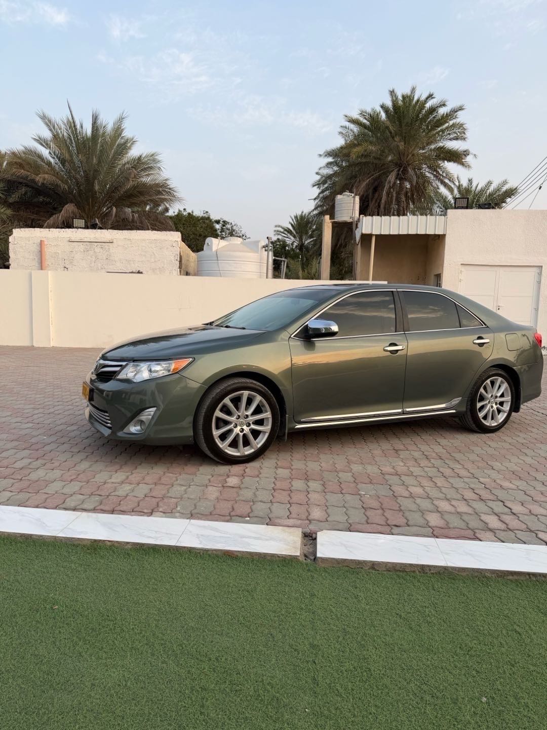 Car Image 2012 TOYOTA CAMRY SE