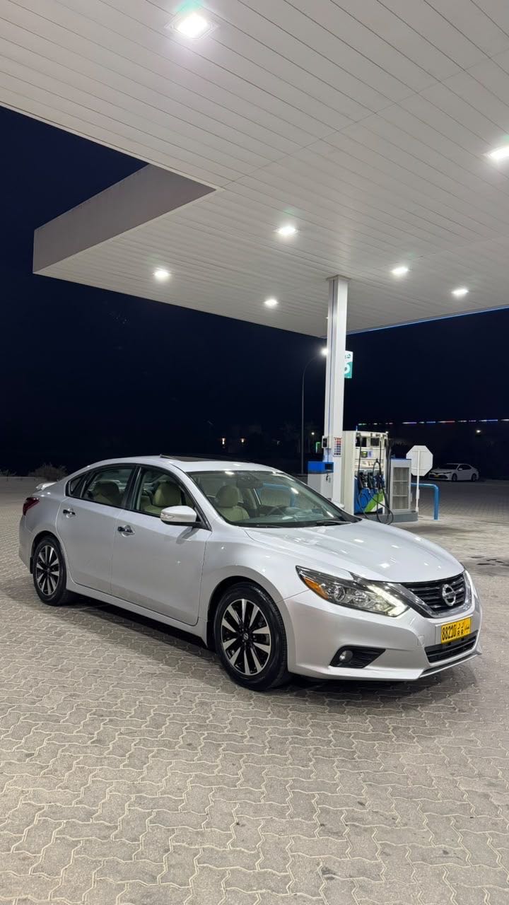 Car Image 2018 NISSAN ALTIMA SL